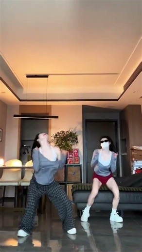 Viral Gentleman Dances Like a Pro with Uncle Bird Trending on Douyin - Join the Dance Revo