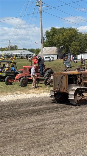 364K views · 4.1K reactions | Caterpillar Twenty Two Crawler driving at the Boonville Missouri tractor show #caterpillar #tractorshow #heavyequipment #caterpillarequipment #tractor | Someplace or Another | Facebook