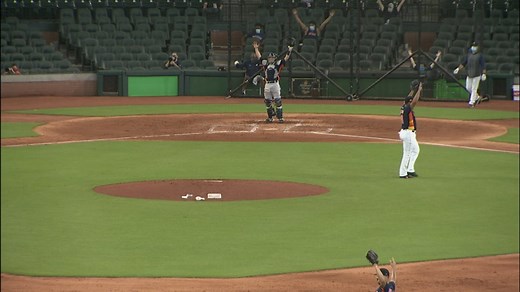 Bullpen catcher robs Bregman