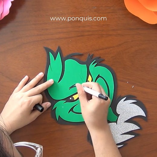 101K views · 1.7K reactions | Cómo hacer un Grinch de foami Fácil y Económico para Decorar Puerta | Manualidades con Astrid | Facebook