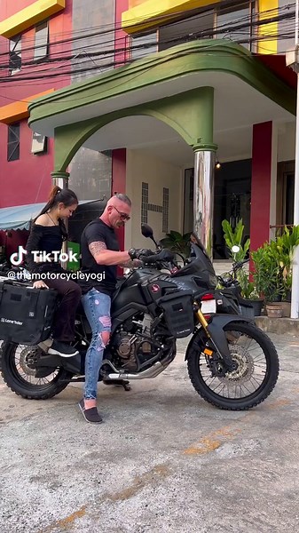 How to Dismount 2Up Adventure Moto | Honda Africa Twin