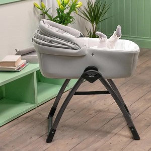 Con Veloce, pasa de una espaciosa cuna a un cochecito en un momento. | Peg Perego