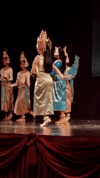 🤍✨#វប្បធម៌ខ្មែរ #cambodia #culture #khmer #khmerclassicaldance vid from: សយ ច័ន្ទបូរី( fb )