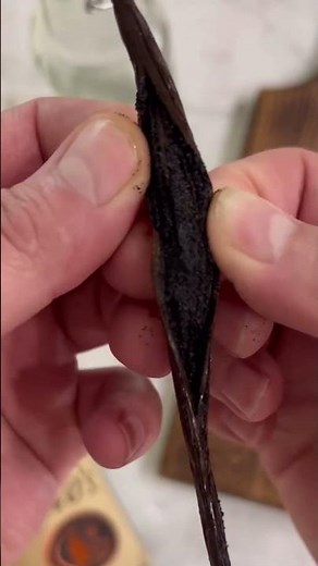 Homemade Vanilla Extract #vanillaextract #baking #ItsGreatOutdoors