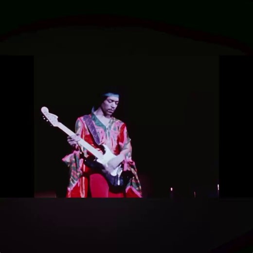 ジミヘンの音とか研究したりファズのサウンドを研究したりしてるやつ絶対ジミヘンのギターのコントロールパネルの操作とか深掘りせずに無駄にファズ買うよな。ジミヘンほか昔の人らってだいたいコントロールパネルを駆使して音作ってるからね。