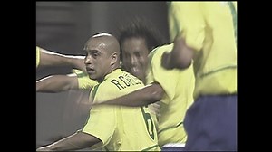 Roberto Carlos relembra título mundial de 2002 pela Seleção Brasileira