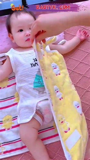 Wearable Baby Sleeping Blanket: No More Kicked-Off Blankets at Night #baby