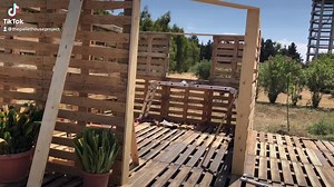 #pallethouse #pallets #pallet #palletdesign #palletwood #palletwoodprojects #palletwoodideas #palletideas #woodwork #smallcabin #casadilegno