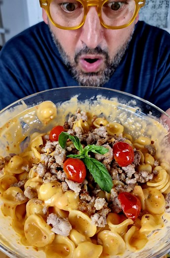 2.1M views · 27K reactions | Orecchiette alla Positanese PRATICAMENTE WOW  Ingredienti orecchiette 400 g 12 pomodorini salsiccia 300 g 1 burrata aglio olio evo basilico peperoncino | I fornelli di Max | Facebook