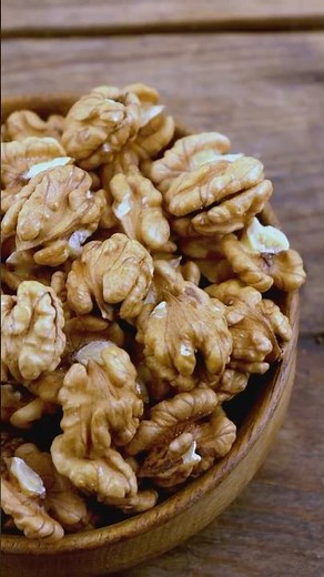 10 Powerful Health Benefits of Walnuts 🌰 | The Brain-Boosting Super Nut