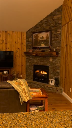 Lake Nottely Lodge | Blairsville, GA 🏔️ A guest favorite for 5 years with 50 five-star reviews ⭐⭐⭐⭐⭐, and now accepting short-term rental bookings starting August 1st — after being fully booked through the end of July! ✨ Cabin Highlights: • 3 bedrooms loft • 3 full bathrooms • 4 KING beds for ultimate comfort • Huge 1,000 sq ft game room 🎮🎱 • Prime location halfway between downtown Blue Ridge & Blairsville • Close to Lake Nottely, hiking trails, wineries, and small town charm 📅 4-night minim