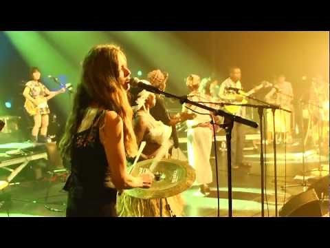 Congotronics vs Rockers - "Ambulayi Tshaniye" (official live video)