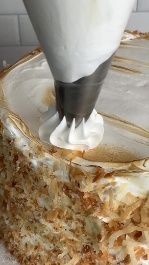 Delicioso pastel de piña y coco para amantes de los postres