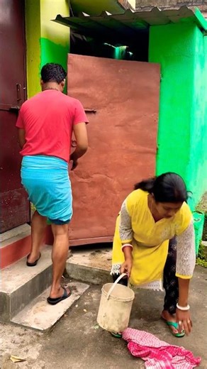 How did the towel fall down?🤔#shorts#funny#trending ￼