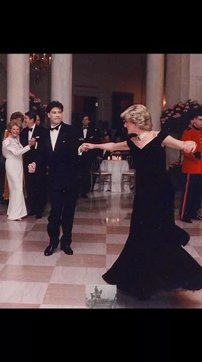 "Princess Diana Dances with John Travolta | Iconic 1985 White House Moment" . . . . #PrincessDiana #JohnTravolta #WhiteHouseGala #RoyalMoments #PeoplePrincess #RoyalFashion #IconicDance #1980sStyle #FBLifestyle #RoyalElegance | Historic Tales