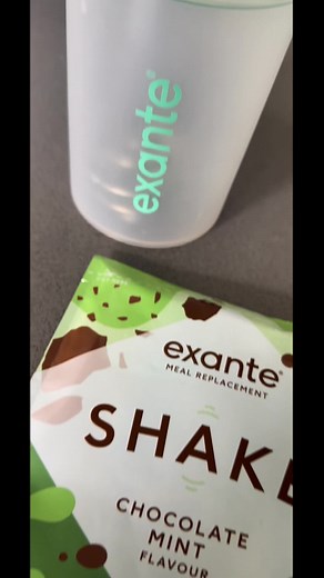 Danielle Lloyd (@iamdaniellelloyd)’s videos with Levitating - Dua Lipa