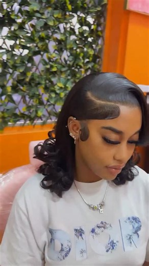 Lakayda Brown on Instagram: "Frontal wig installation with flips using @puddonplussweetproducts Wig from @eyekonicshair"