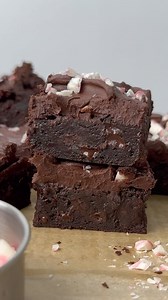These fudgy and decadent classic peppermint brownies are better than any box mix brownie you’ll make- no eggs, butter or milk, they’re 100% vegan and so easy! 😍 Our Unsweetened Cashewmilk Yogurt is a great egg replacement. 🤗 Pro Tip: Add 1 tsp of instant espresso powder- decaf as needed! - to the brownie batter to enhance the chocolate flavor! 🍫☕️ 1 2/3 cup all-purpose flour or GF 1:1 baking flour 1/2 cup high quality Dutch-processed cocoa powder 1/2 cup vegan butter 6 ounces vegan chocolate 