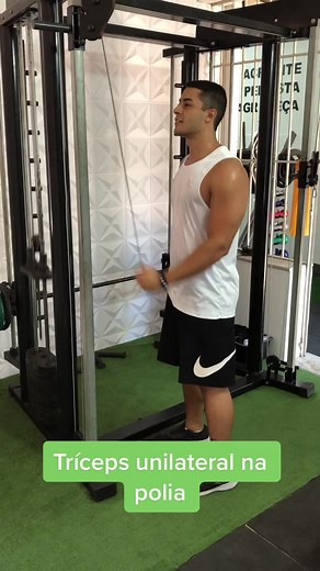 Tríceps Unilateral na Polia: Exercício Eficaz