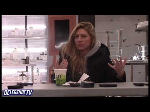 Jes Macallan Talks "AvaLance" | Legends of Tomorrow Season 4