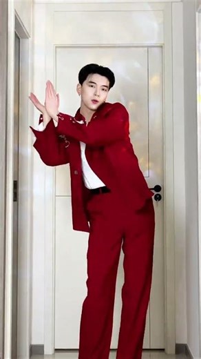 _ Peach Blossoms in Full Bloom Xiong Zhe s Dance _ Learn the Spring Festival dance now