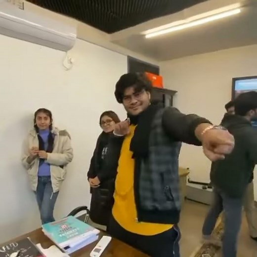 Aman Dhattarwal with Apni Kaksha Team| student motivation