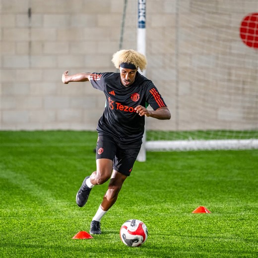 62K views · 6.3K reactions | Looking to learn a few tips and tricks out there on the pitch? ️ Make sure you check out our Digital Soccer School, exclusive for Junior Members  https://bit.ly/3EXjAXu | Manchester United | Facebook