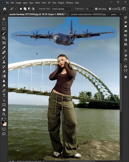 How to seamlessly blend two images using photoshop #fypシ #photoshop #photoediting #photoshoptutorial #photoshopskills #adobe #photoshoptrick #photoshoptiktok #graphicdesign #photoshoptricks #tutorial #tiktok