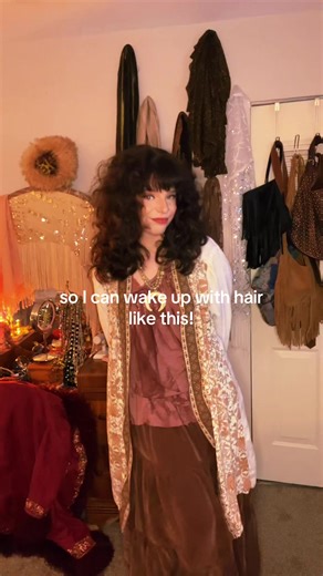 Achieve Perfect Heatless Curls for a 70s Look