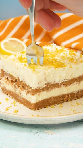 LASAGNE CHEESECAKE 🤤 Stop making single layered cheesecakes and make a lasagne instead! We made ours with creamy @philadelphia_uki and fresh zesty lemon to make an indulgent yet summery dessert! You have to TRY IT! Serves 6-8 🍋Crush 360g - 500g of digestives (depending on how thick you’d like your biscuit layers) to a fine crumb and stir in 150g unsalted butter until the consistency of damp sand (add more butter if needed) 🧀Whisk together 500g philadelphia, 300ml double cream, 100g caster sug