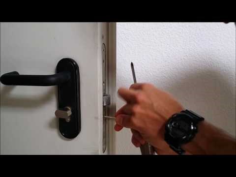 como cambiar la cerradura de la puerta
