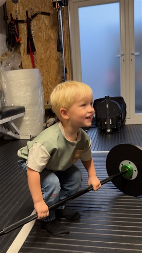 MiniFit Ltd | kids’ Fitness Gear on Instagram: "He asked for heavier plates… So we made them. NEW technique plates: 1.5kg each. Designed for the 2.5kg MiniFit Starter Barbell #minifit #powerlifting #weightlifting #crossfitkids #familyfitness #crossfit #hyrox #kidsfitness"