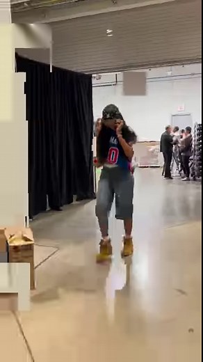 They're here and ready to go 🤩 The Lynx and Liberty tip-off at 8pm/ET in the WNBA Commissioner's Cup Championship game presented by Coinbase. Can the Lynx dethrone the Liberty or will New York defend their title? Tune in on Prime Video to find out | WNBA