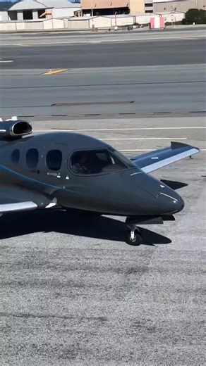 Cirrus Vision Jet SF50 The smallest private airplane with a parachute | Mikephillips6