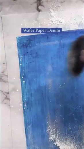 Here’s how I made wafer paper that looks just like denim—it’s super easy and a lot of fun! First, I