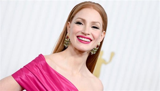 Jessica Chastain falls on stage at 2023 SAG awards, draws Jennifer Lawrence comparisons