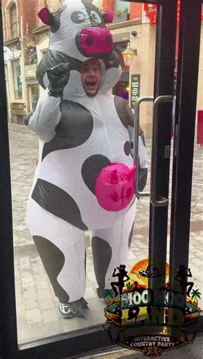 Moo Moo Land: The Ultimate Country Party Experience This isn’t just a gig — it’s a full-blown, boots-on-the-ground country party experience 🤠🎶 Welcome to Moo Moo Land, where iconic, female-led country and pop-country anthems come to life with powerhouse live vocals, big feel-good vibes, and irresistible sing-along moments. A lively host keeps the fun rolling all night long, running interactive games, hyping the crowd, and making sure everyone feels part of the action. You’ll also get guided li