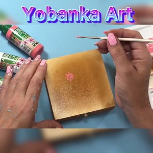 31K views · 1.3K reactions | Idea para decorar una caja de madera, he utilizado Pintura acrílica de la marca Acrilex y un pincel de filetear, solo con eso me he hecho una pieza preciosa ... la he llenado de flores y 朗朗朗 una belleza Puedes comprar la pintura en tu tienda preferida de manualidades o en Internet, esta marca funciona súper bien !!! | Yobanka art | Facebook