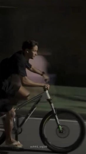 Chase thrill 🚴‍♂️🔥 #CycleLife