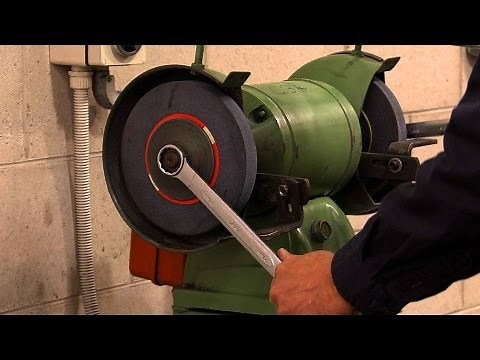 Off-Hand Grinding and Safety Video - Accident Prevention Safetycare