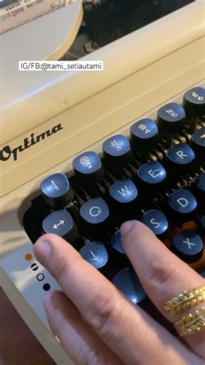 Typewriter-Vintage Typewriter-Mesin Tik-Writing-Setia Utami