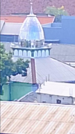 “Adzan Dzuhur Menggema di Tengah Kota | Langit Siang yang Indah dan Menenangkan 🤍”