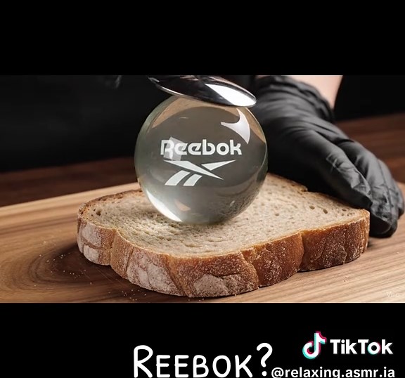 Tu préfères quel logo ? #asmr #relaxingsounds #satisfyingvideo #oddlysatisfying #asmrsounds