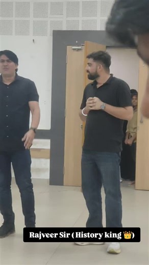 Tejpal Singh Jodha on Instagram: "Rajveer Sir 😎( king of History 👑) Utkarsh classes jodhpur 😍😍 #instagram #photography #utkarsh #utkarshclasses #instagood #love #trending #like #like #viral #explorepage #india"