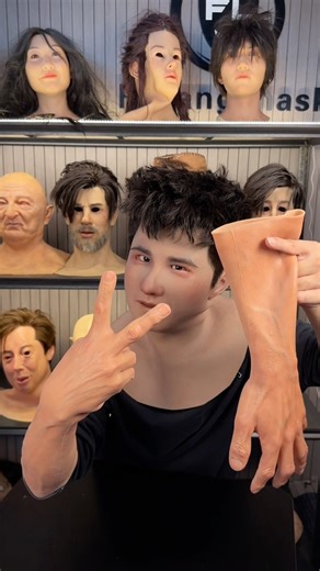 C'est tellement parfait de s'habiller comme un bel homme en une seconde.#mask #siliconemask