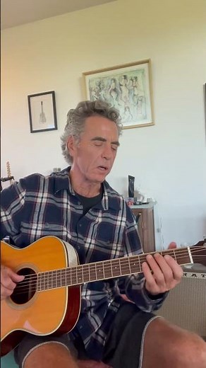 Here’s a killer rockabilly guitar lesson incorporating a simple walk up technique.