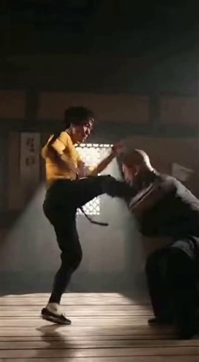 Bruce Lee vs Karate Fighter