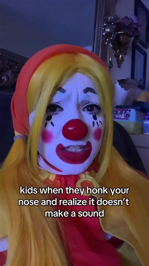 Suspicious Clown Makeup Moments: The Squeeze