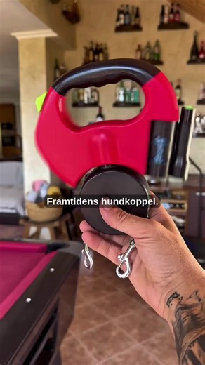 Glad alla hjärtans dag💕 unna er något extra! Trasslar kopplen alltid ihop sig? Glöm trasslet- vårt koppel gör din promenad enklare och helt trasselfritt. Med vårt koppel får du: ✔️ Trasselfri rotation ✔️ Kontroll med en hand ✔️ Inbyggd LED-lampa och påshållare 🔥 Designad med slitstarka material och matchande färger för knappar och koppel 🌟 Ingen stress. Inget trassel. Du behöver aldrig mer glömma påsar hemma 🌟 Uppgradera dina promenader till enkelhet, synlighet och glädje. Med Nordicleash gö