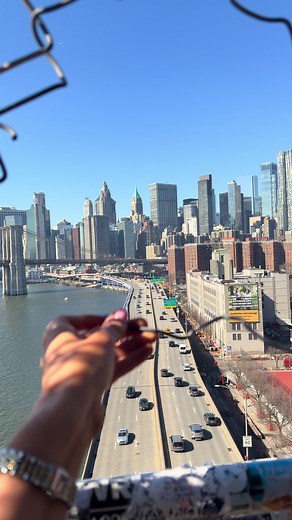 Exploring the Manhattan Bridge in New York